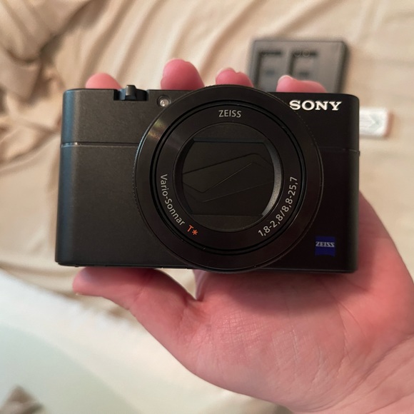 Sony RX100 V - Picture 2 of 7